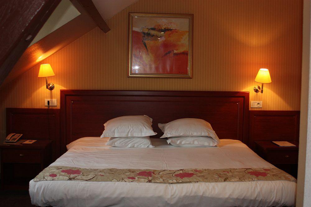 Hotel Europe And Spa Реймс Стая снимка